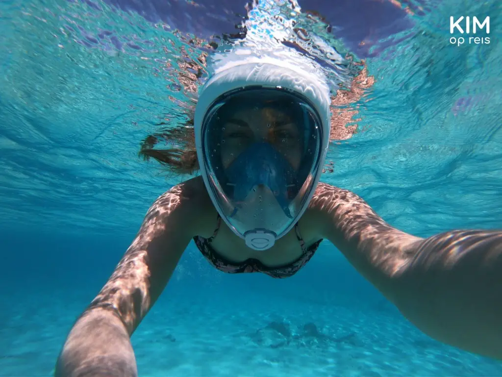 snorkeling snorkel mask Curaçao: Kim in the water with a snorkel mask, selfie